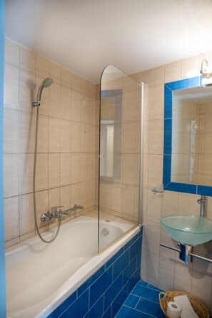 Free toiletries, hair dryer, slippers, towels - Trapela Areopolis Boutique Hotel (East Mani)