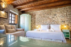 Premium bedding, minibar, desk, soundproofing