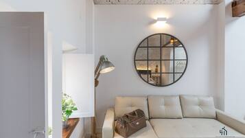 Panoramic Studio Suite (Skyline4) | Living area | 32-inch flat-screen TV with cable channels, TV