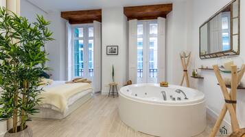 Romantic Studio Suite (Skyline1) | Laptop workspace, blackout drapes, iron/ironing board, WiFi (free)