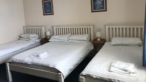 Family Room (4 people) | Iron/ironing board (on request), free cots/infant beds, free WiFi - Portland Lodge Hotel (Portland)