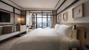 Hypo-allergenic bedding, in-room safe, desk, laptop workspace
