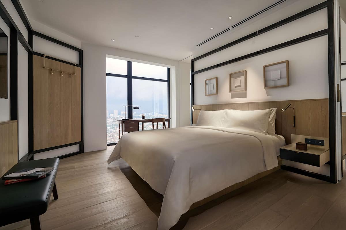 Suite (Bangsar) | Hypo-allergenic bedding, in-room safe, desk, laptop workspace