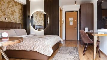 1 bedroom, individually decorated, individually furnished