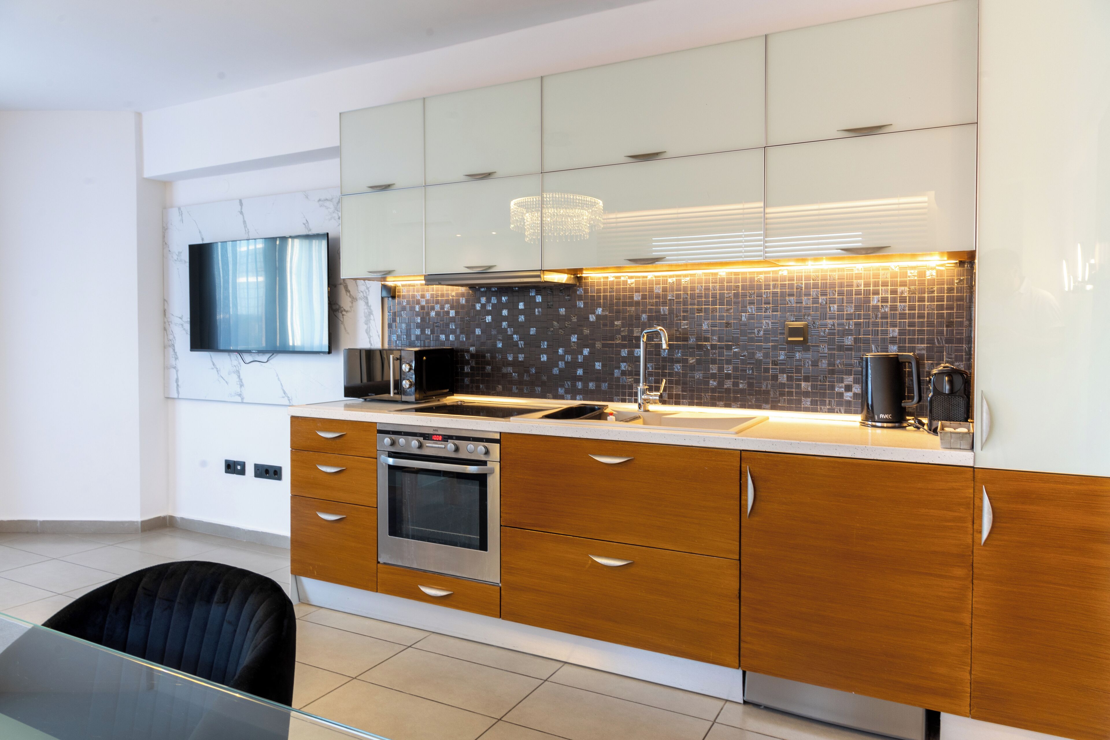 Deluxe Suite, 1 King Bed with Sofa bed | Private kitchen | Fridge