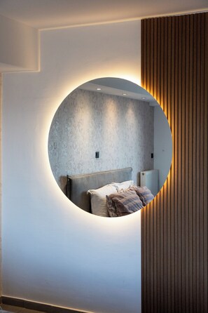 Deluxe suite, 1 kingsize bed met slaapbank | 1 slaapkamer, individueel gedecoreerd, individueel gemeubileerd