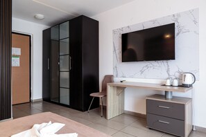 Comfort Double Room | 1 bedroom, individually decorated, individually furnished - Limani Comfort Rooms (Thessaloniki)