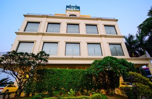 A hotel with a sign reading "Majestic Grand Hotel" at the top. - Hotel Majestic Grand (Jalandhar)