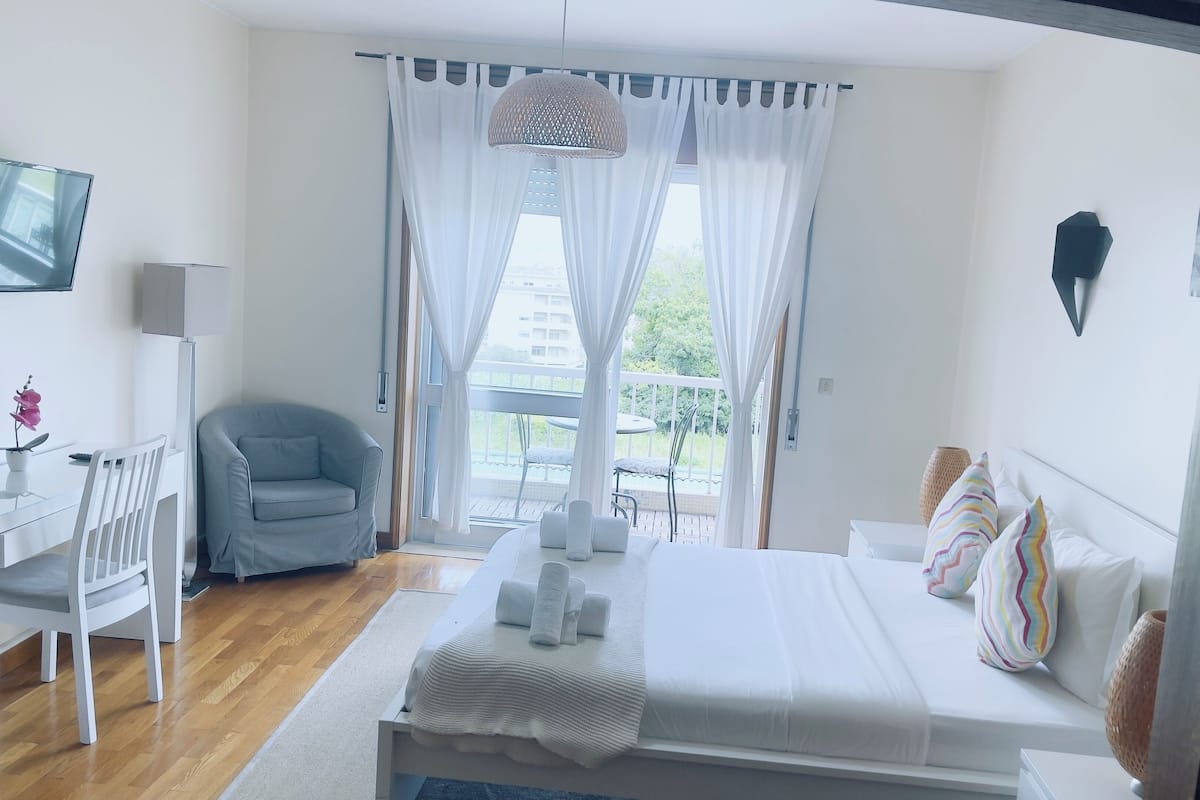 Deluxe Double Room, 1 Double Bed | Desk, soundproofing, iron/ironing board, free WiFi