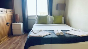 雙人房, 共用浴室, 城市景觀 | 書桌、隔音、熨斗/熨衣板、免費無線上網