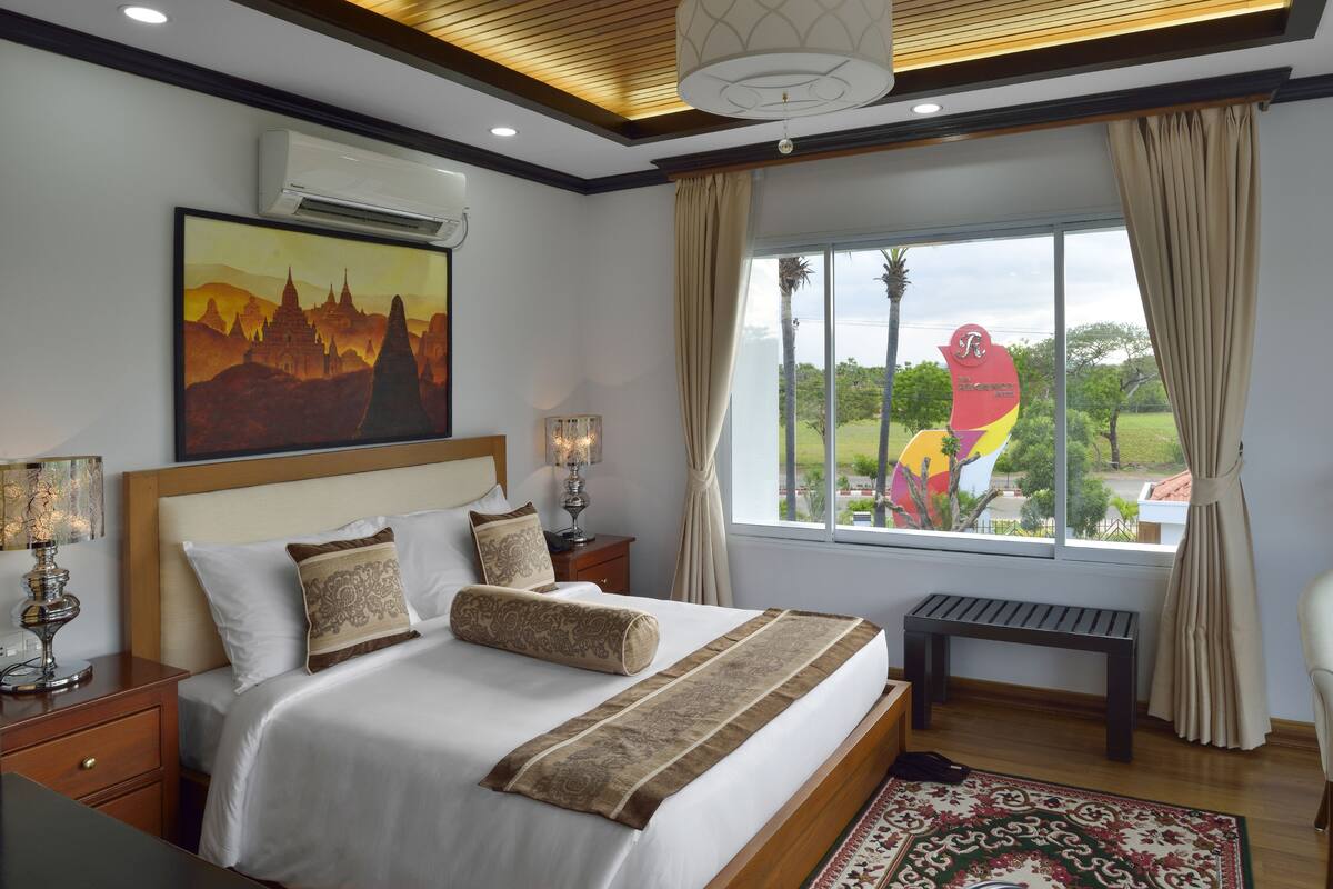 Suite | Premium bedding, minibar, in-room safe, desk