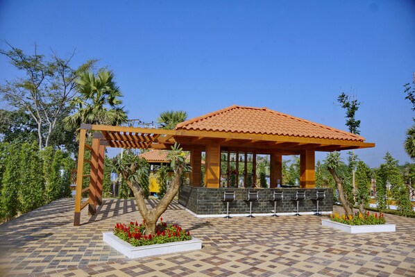 Poolside bar