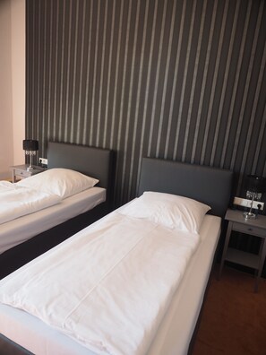 Dreibettzimmer | Kostenloses WLAN, Bettwäsche