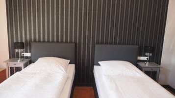 Dreibettzimmer | Kostenloses WLAN, Bettwäsche