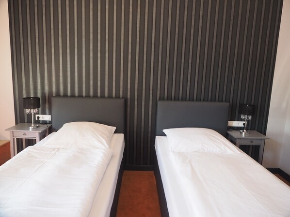 Dreibettzimmer | Kostenloses WLAN, Bettwäsche