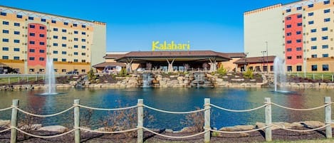 A hotel named 'Kalahari' with a central fountain, surrounded by a landscaped area and a pool.