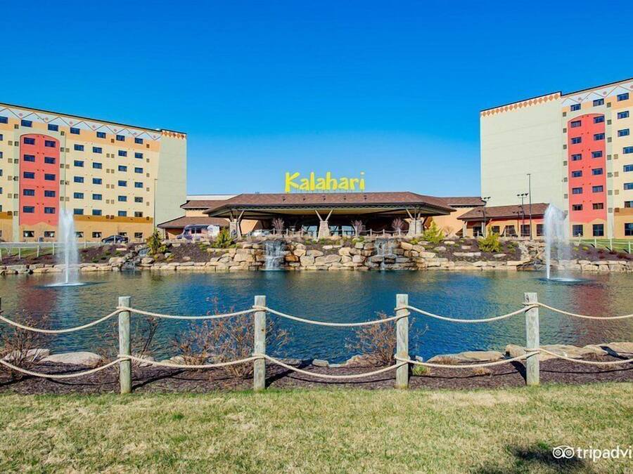 A hotel named 'Kalahari' with a central fountain, surrounded by a landscaped area and a pool.
