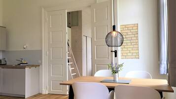 Apartment (Herrenhaus 1) | In-room dining