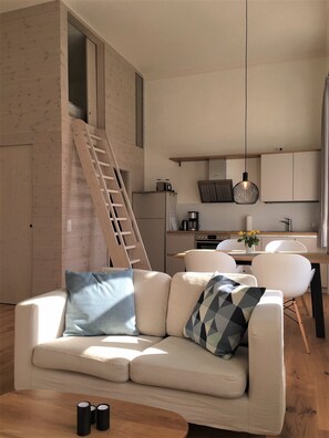 Appartement (Herrenhaus 4) | Salle de séjour | Télévision à écran plat