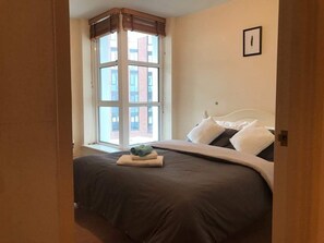 ห้องบิสซิเนสดับเบิล, วิวแม่น้ำ, ห้องมุม | ตู้นิรภัยในห้องพัก, โต๊ะทำงาน, เตารีด/โต๊ะรีดผ้า, Wi-Fi ฟรี