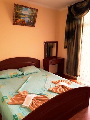 In-room safe, iron/ironing board, rollaway beds, free WiFi - Oganes Guesthouse (Sochi)