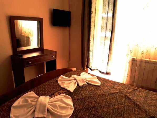 In-room safe, iron/ironing board, rollaway beds, free WiFi - Oganes Guesthouse (Sochi)