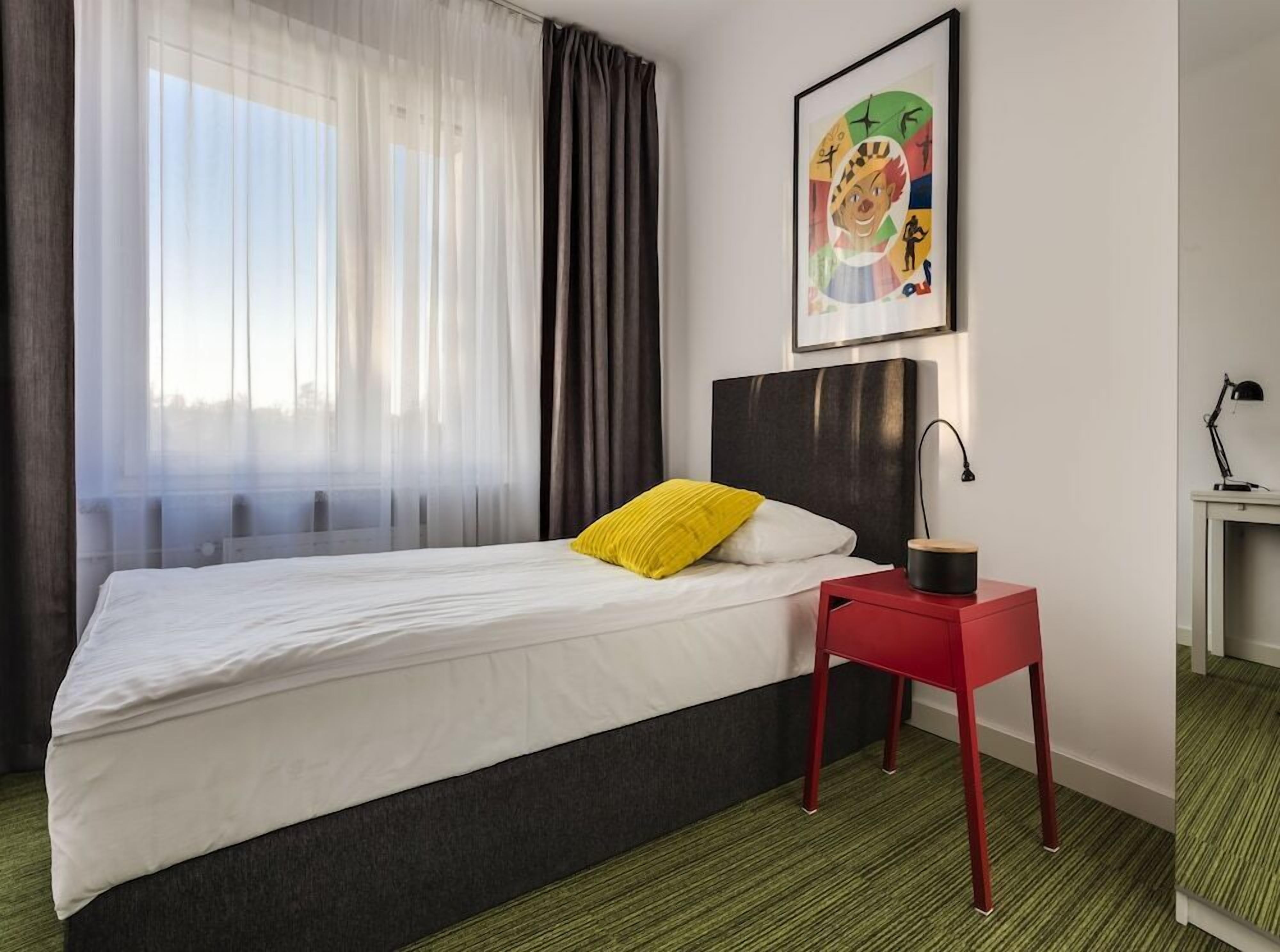 Ropa de cama de alta calidad y escritorio 