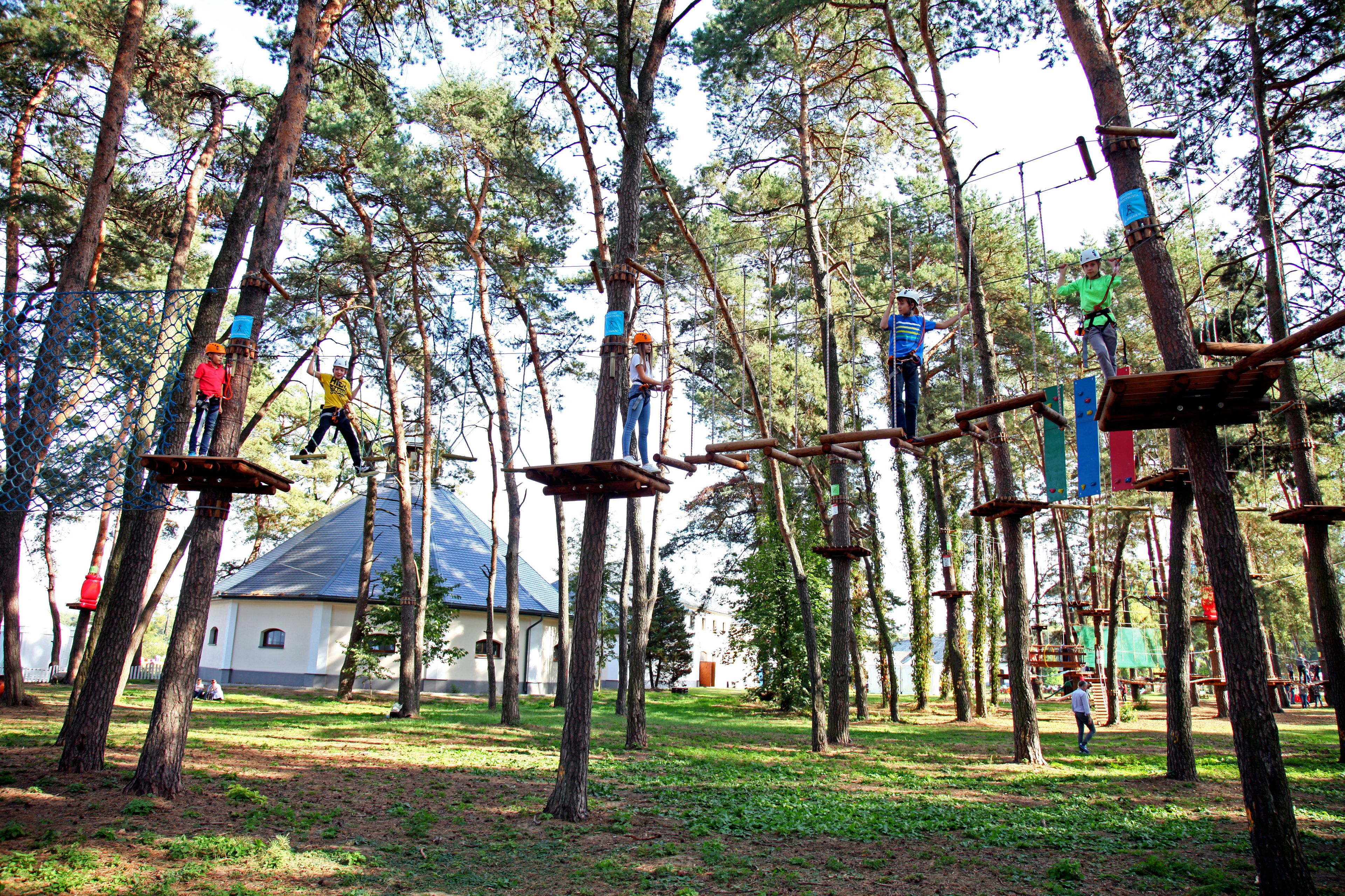 ropes course (team building)