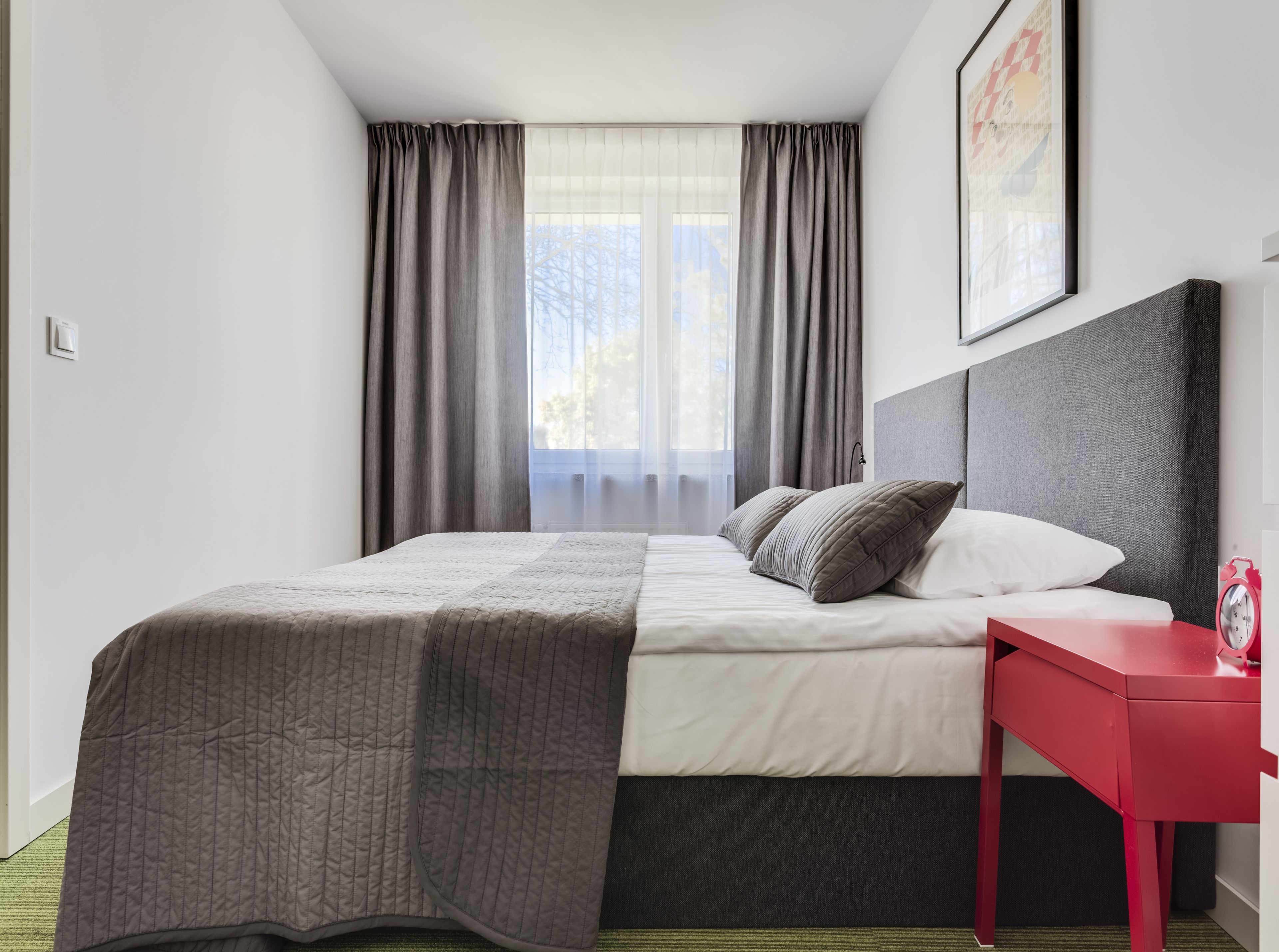 Premium bedding, desk, iron/ironing board, free WiFi