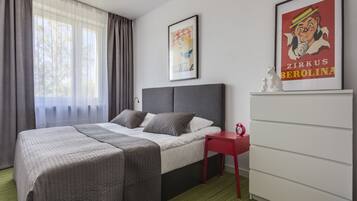 Habitació doble, 1 llit de matrimoni | Roba de llit d'alta qualitat, escriptori i planxa i posts de planxar