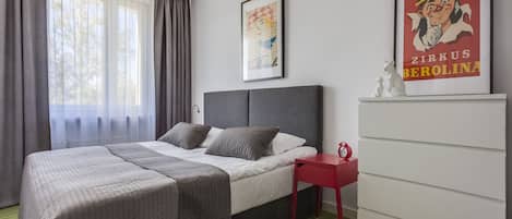 Chambre Double, 1 grand lit | Literie de qualité supérieure, bureau, fer et planche à repasser