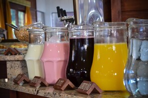 Free daily buffet breakfast - Pousada Canela (Canela)