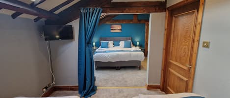 Schreibtisch, Bügeleisen/Bügelbrett, kostenloses WLAN, Bettwäsche