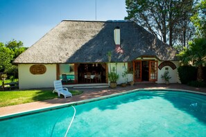 Seasonal outdoor pool - Kyalami Lodge (Midrand)