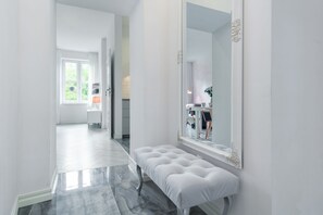 Premier Apartment, 1 Bedroom (Zlotnikow Street 13/18)
