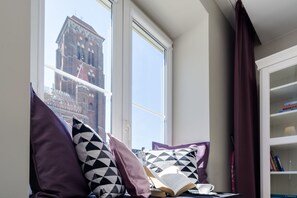 프리미엄 아파트 (Sw Ducha 63/65) | 거실 공간 | 평면 TV