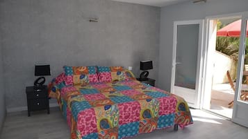 Habitación doble | Ropa de cama de alta calidad y decoración individual