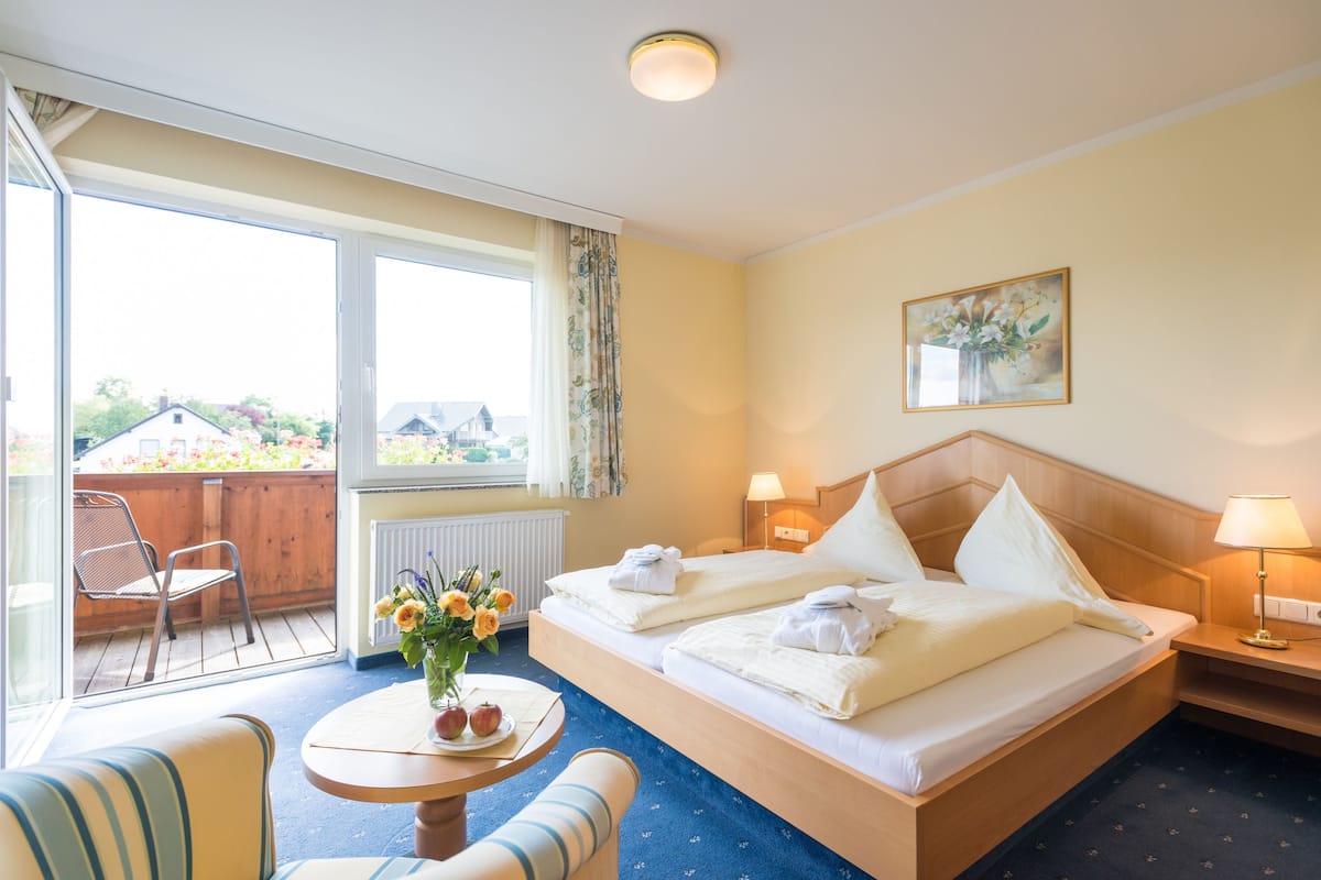 standard double room | hypo-allergenic bedding, in-room safe, desk, free wifi