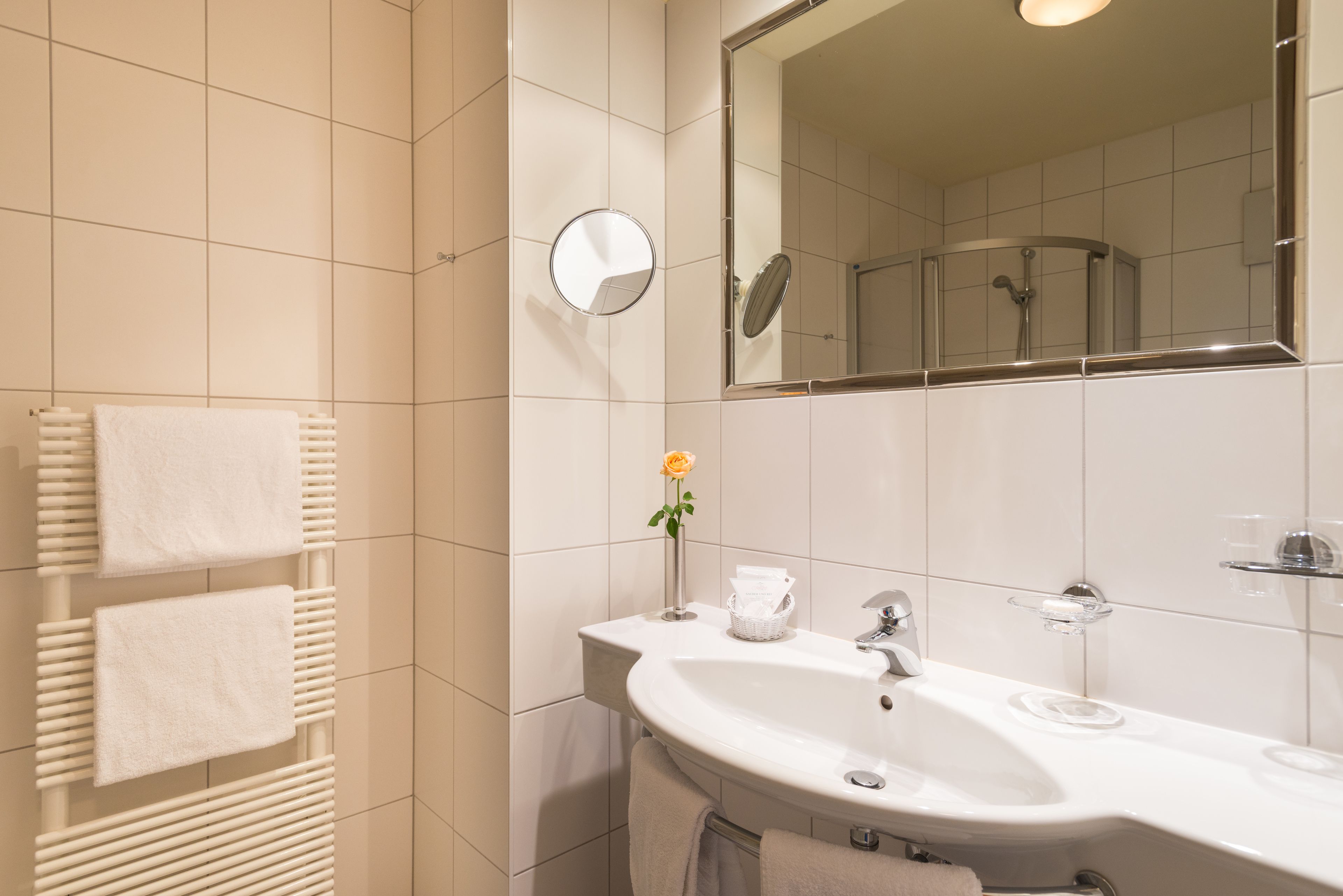 comfort double room | bathroom | deep-soaking bathtub, free toiletries, hair dryer, dressing gowns