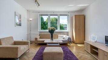 Apartment, 2 Schlafzimmer | Wohnzimmer | Flachbildfernseher