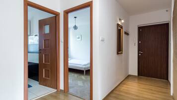 Apartment, 2 Schlafzimmer | Wohnbereich | Flachbildfernseher