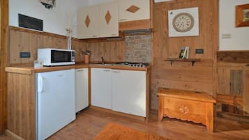 Frigorifero, microonde, piano cottura, macchina per tè/caffè