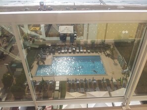 Pemandangan dari bilik