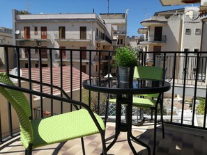 Appartamento, 2 camere da letto | 2 camere, ferro/asse da stiro, culle/letti per bambini (gratuiti)