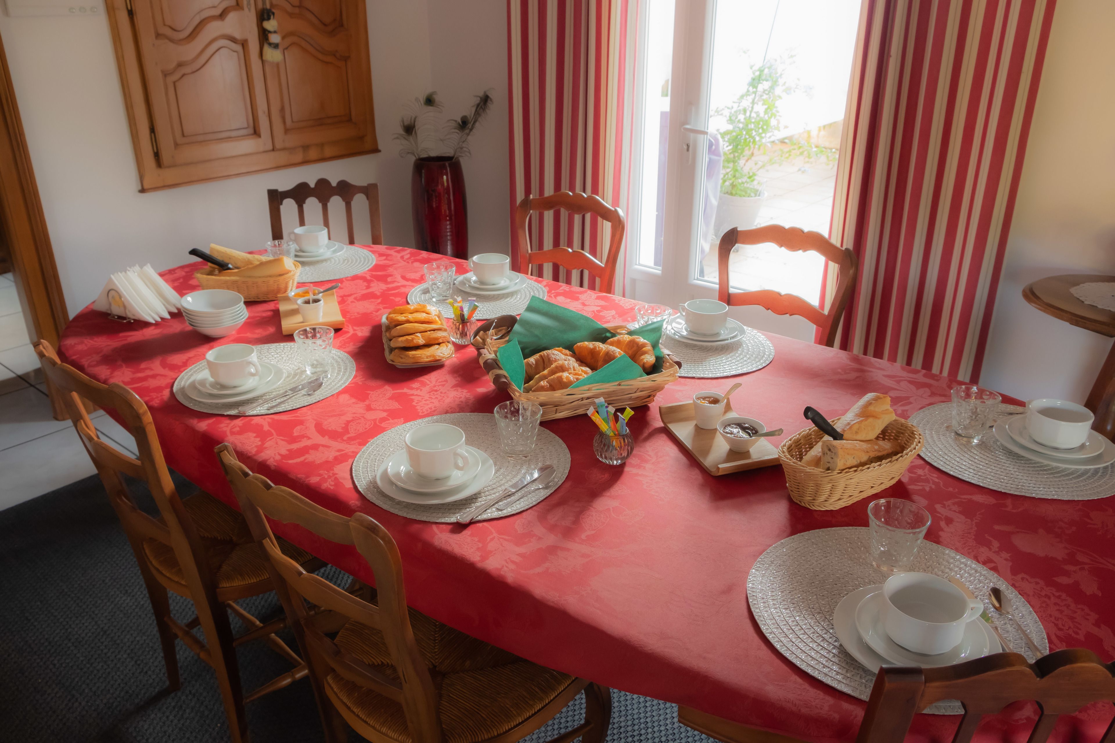 Free daily continental breakfast 