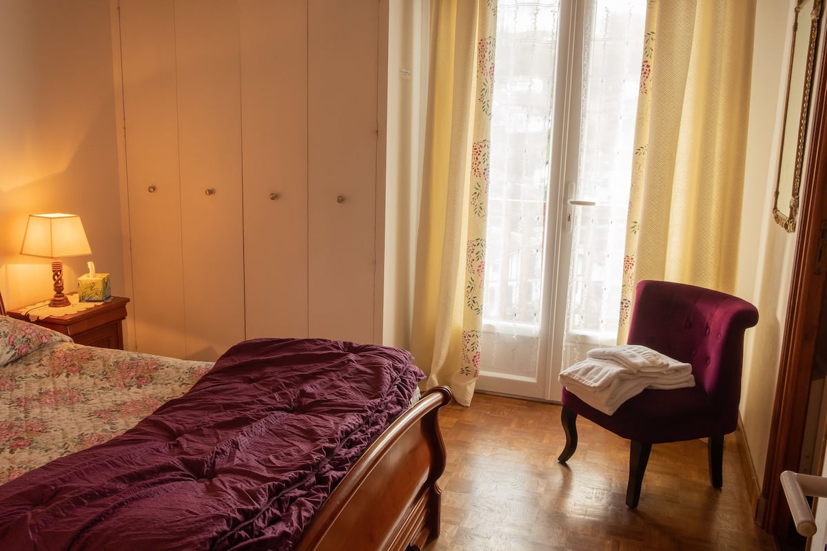 Kamar Double Standar | Seprai premium, selimut bulu angsa, Wi-Fi gratis, dan seprai linen