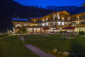Front of property – evening/night - Hotel Welponer Beauty & Relax (Selva di Val Gardena)