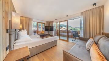 Comfort Double Room | In-room safe, desk, free WiFi, bed sheets