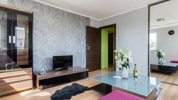 Apartment | Living area | Flat-screen TV