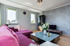 Apartamento | Sala de estar | Una televisión de pantalla plana